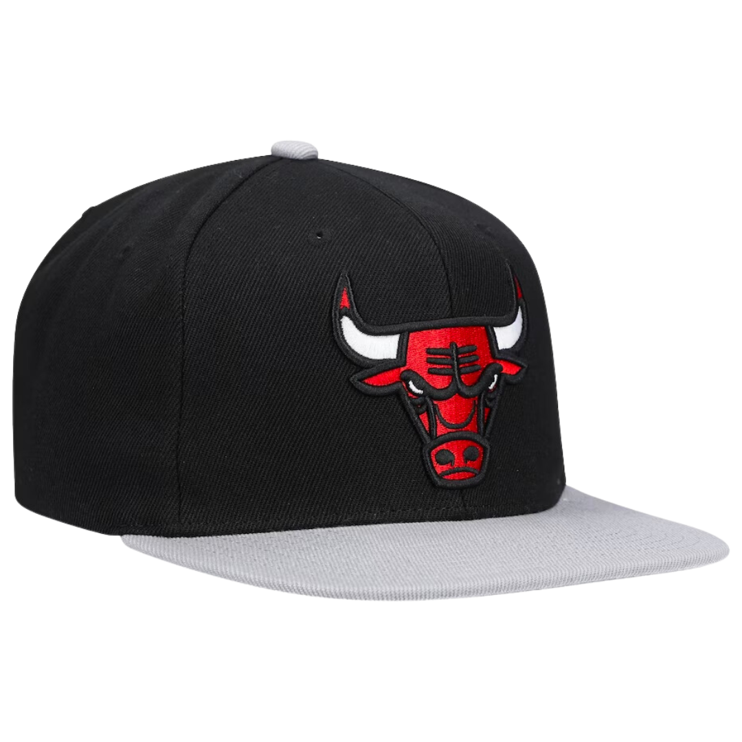 Mitchell & Ness Core Basic Snapback Chicago Bulls Red/Black / One Size