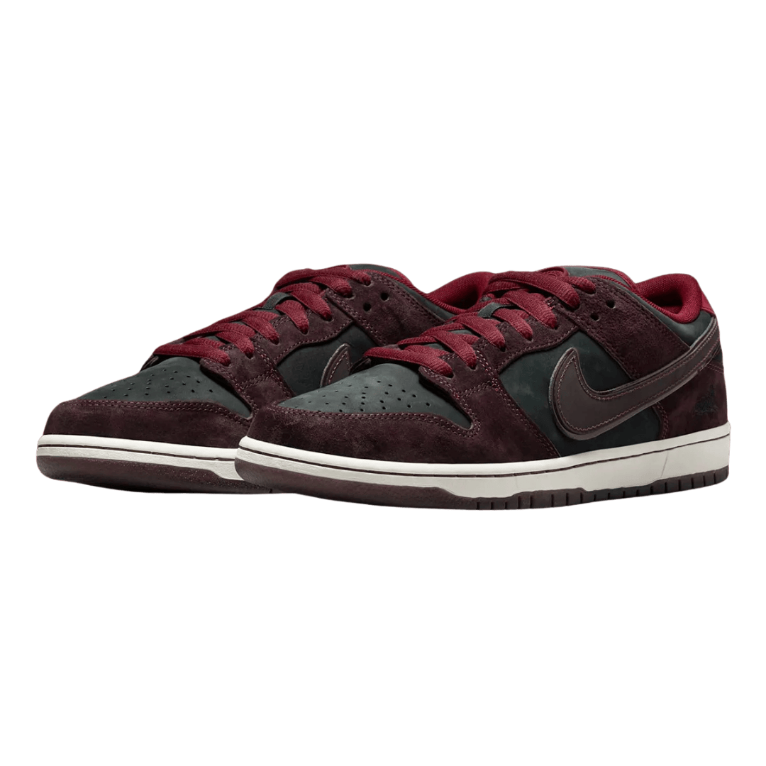 Nike SB Dunk Low Riot Skateshop